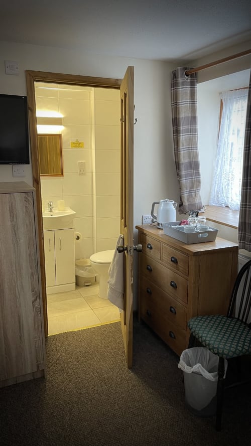The White Horse Inn - Clun, Shropshire, England, Pub, restaurant, B&B