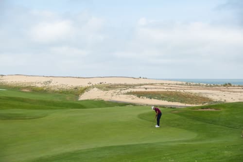 De nombreux golfs réputés sont accessibles dans un rayon de 30 min autour du village Nature et Océan. Du débutant au confirmé, il y en a pour tous les niveaux.