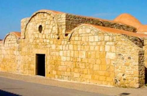 Altes Steingebäude mit Terrakottadach in Torre Grande Oristano, Unterkunft auf Sardinien
