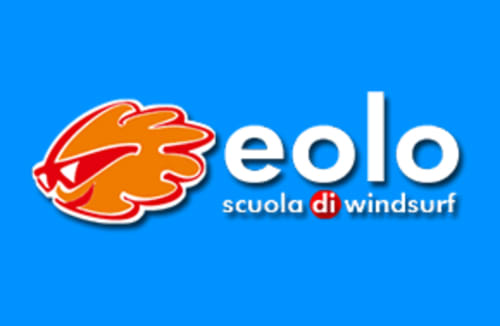 Eolo Windsurf School Logo - orangefarbenes Windsurfer-Symbol mit blauem Hintergrund in Torre Grande Oristano