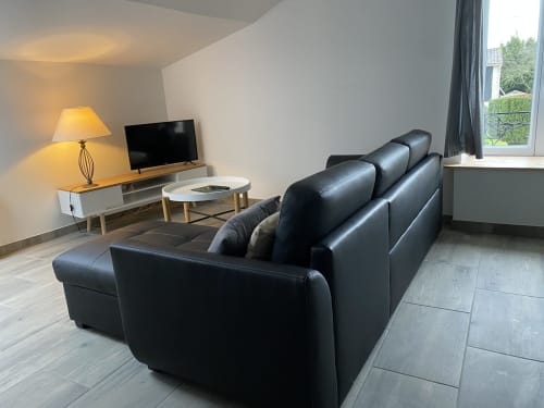 vue sur piscine TV détente chambres d'hôtes