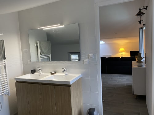 salle d'eau chambre linge de toilette famille