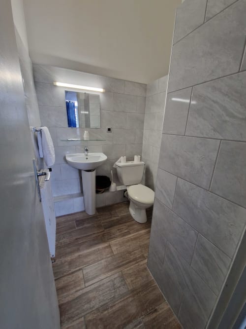 Salle de douche chambre triple