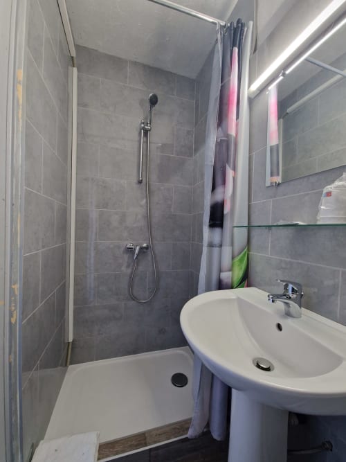 Salle de douche de la chambre Lits Jumeaux