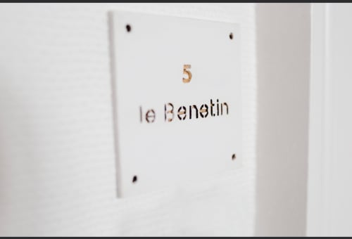 Plaque de porte de l'appartement 5 à la Résidence Le Roc Fleuri à Saint-Malo