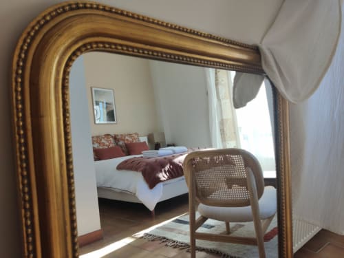 Decorative detail of the Colline guest room at Le Rêve d’Alice with antique mirror and wooden chair