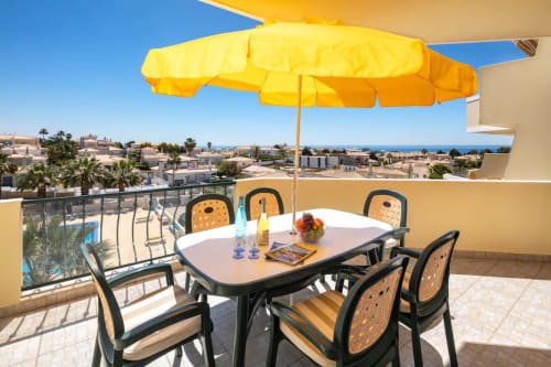 balcony with dining table | Rosal CN Apartment – Family-Friendly Comfort in Albufeira