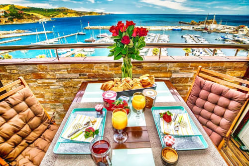 Furnished tourist accommodation with sea view terrace for private rental in Banyuls-sur-Mer.