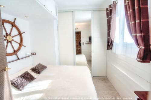 
Room for rent in an air-conditioned and well-insulated tourist accommodation in Banyuls-sur-Mer.