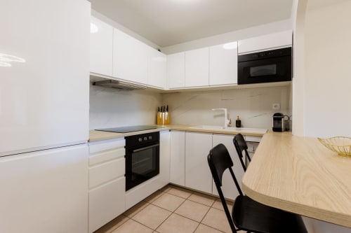 Cuisine équipée de l'appartement Le Mérou - Vacances Giens location saisonnière d'appartement - Proche de la Tour Fondue