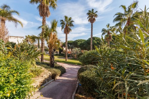 Parc et jardins de la copropriété du Domaine de la Presqu'île - Vacances Giens location saisonnière d'appartement - Proche du port Niel.