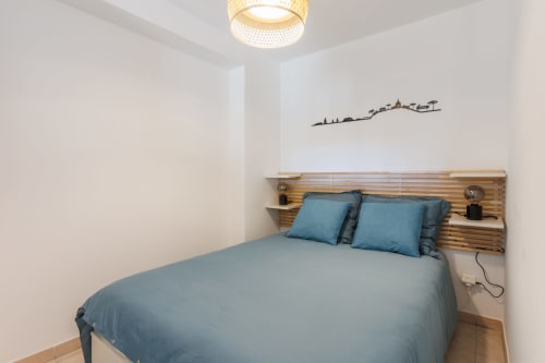 Lit double de la chambre de l'appartement La Girelle - Vacances Giens location saisonnière d'appartement - Proche de la plage de La Bergerie.