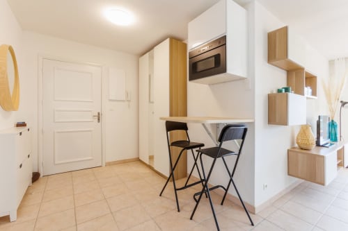 Coin repas pour deux personnes de l'appartement La Girelle - Vacances Giens location saisonnière d'appartement - Proche de l'Hôpital René Sabran.