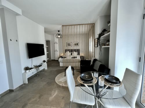 Apartamento estudio moderno en J&A Apartments en Terrassa con salón abierto, comedor y habitación infantil independiente
