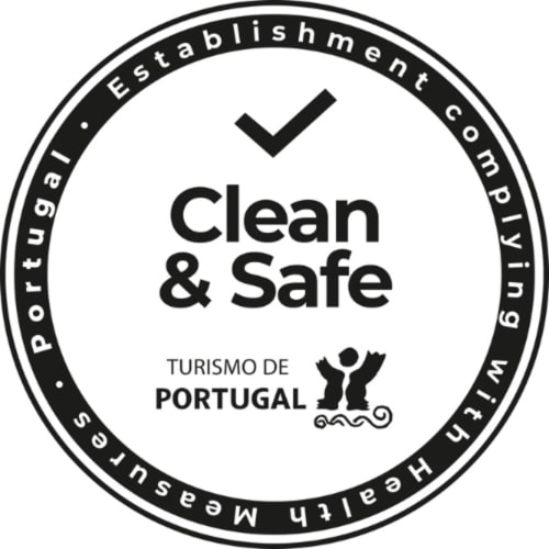 Selo de certificação Clean & Safe da autoridade de turismo de Portugal para a pousada Kindnessmoon em Óbidos