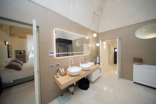 Dimora Palestro Bespoke Guest House Monopoli Puglia, lusso 90m2 1 camera da letto king size cucina bagno doccia spa idromassaggio bagno turco doccia a vapore, centro storico di monopoli vicino alla spiaggia situato a 50 metri dalla piazza principale Piazza Vittorio Emanuelle che conduce al centro storico.