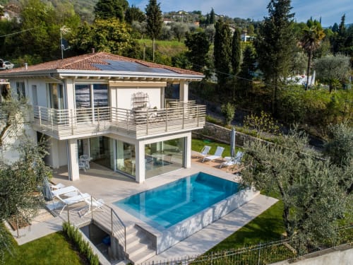 Verdolivo B&B in Sale Marasino with modern white villa, swimming pool, and Mediterranean gardens.