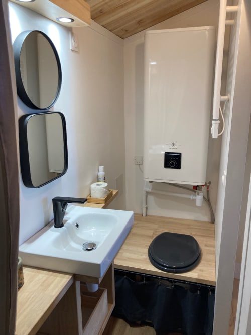 L'observatoire de l'aérogrange, les toilettes sèches, location saisonnière, lotissement aéronautique aérodrome de Biscarrosse et Parentis

