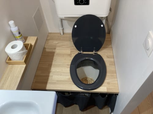 L'observatoire de l'aérogrange, les toilettes sèches, location saisonnière, lotissement aéronautique aérodrome de Biscarrosse et Parentis

