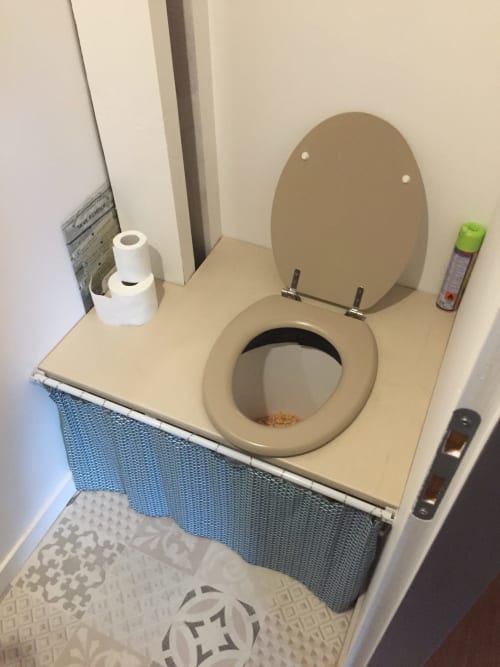 Le gîte de l'aérogrange, les toilettes sèches, location saisonnière, lotissement aéronautique aérodrome de Biscarrosse et Parentis

