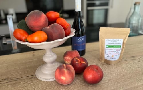 Frische Früchte, Wein und Kaffee im Boutique-Hotel La Conciergerie De Franck in Boissieres