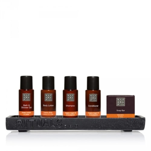 Set bagno lusso Rituals con gel doccia, lozione, shampoo, balsamo e saponetta all'hotel Three Little Pigs, Blandford