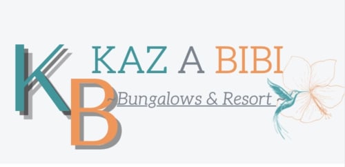 Logo du Kaz A Bibi Bungalows & Resort avec motifs floraux, hébergement à Sainte-Rose, Guadeloupe