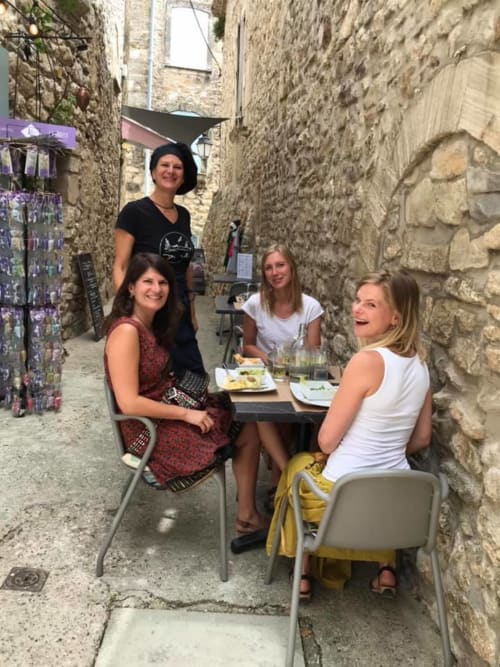 Le Comptoir des Sarrasins -Aiguèze-La Sarrasine-Restaurant-Café-Boutique Souvenirs und lokale Produkte