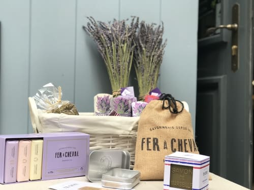 Le Comptoir des Sarrasins -Aiguèze-La Sarrasine-Restaurant-Café-Boutique Souvenirs und lokale Produkte