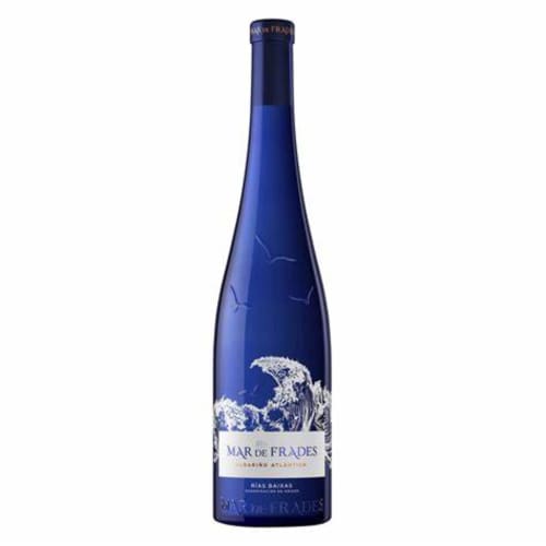 Botella de vino Albariño Mar de Frades de Rías Baixas, Galicia, servida en Cabañas Compostela