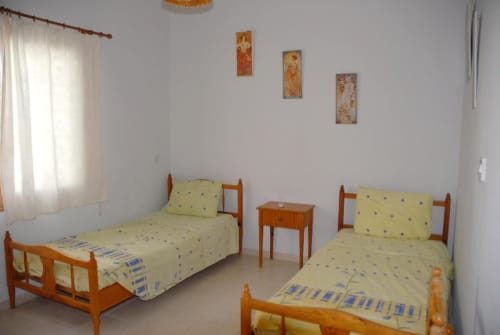 Zimmer N3 klimatisiert, mit 2 Einzelbetten, Gartenblick