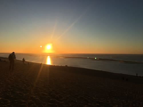 Coucher de soleil sur la Dune du Pyla et banc d'Arguin. Séjour en famille en toute saison à proximité du site atypique de l'aérogrange à Biscarrosse