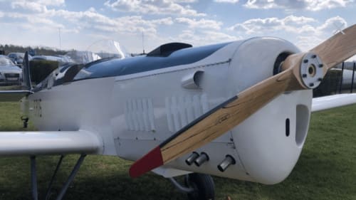 Avion Druine D5 sur l'aérodrome de Biscarrosse et Parentis LFBS à côté du gîte de l'aérogrange. Rassemblement international des hydravions.
