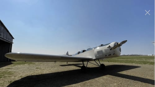 Avion Druine D5 sur l'aérodrome de Biscarrosse et Parentis LFBS à côté du gîte de l'aérogrange. Rassemblement international des hydravions.