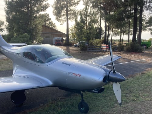 L'aérogrange à Biscarrosse, location toute l'année. Venez en ULM vous garer au pied du gîte de l'aérogrange à proximité d'Arcachon et de la Dune du pyla.

