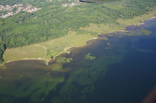 Vue aérienne lac de Biscarrosse à proximité du site atypique de l'aérogrange
