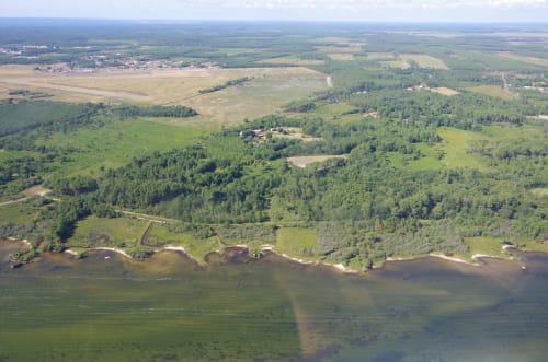 Vue aérienne lac de Biscarrosse à proximité du site atypique de l'aérogrange
