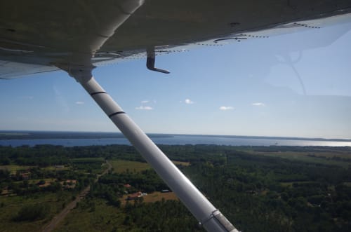 Vue aérienne lac de Biscarrosse à proximité du site atypique de l'aérogrange
