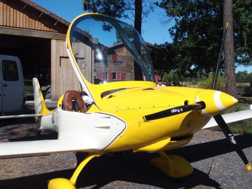 L'aérogrange à Biscarrosse, location gîte tout l'année, lotissement aéronautique à proximité d'Arcachon et de la Dune du pyla. Aérodrome de Biscarrosse LFBS. Baptêmes de l'air et saut en parachute
