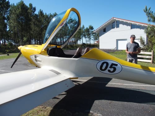 L'aérogrange à Biscarrosse, location gîte tout l'année, lotissement aéronautique à proximité d'Arcachon et de la Dune du pyla. Aérodrome de Biscarrosse LFBS. Baptêmes de l'air et saut en parachute