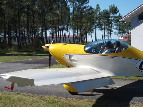 L'aérogrange à Biscarrosse, location gîte tout l'année, lotissement aéronautique à proximité d'Arcachon et de la Dune du pyla. Aérodrome de Biscarrosse LFBS. Baptêmes de l'air et saut en parachute
