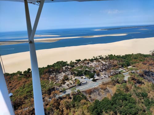 Incendie été 2022 Landes et Gironde vue aérienne camping les flots bleus à proximité du site de l'aérogrange à Biscarrosse 