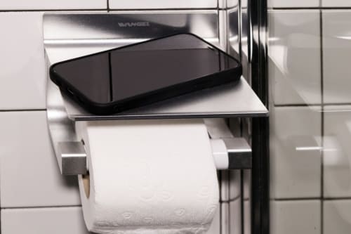 Modern bathroom shelf with smartphone holder and toilet paper dispenser at Casa Mirko, Arezzo