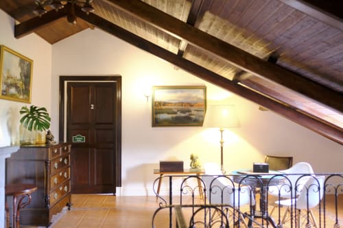 Country Suite at Villa Várzea with sitting area, wooden beams, and mountain views in Várzea, Portugal