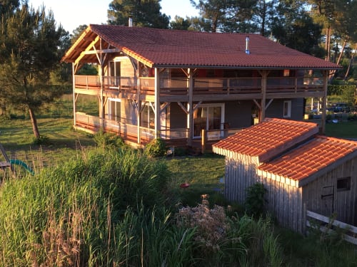 La maison de l'aérogrange, le jardin, location saisonnière, lotissement aéronautique aérodrome de Biscarrosse et Parentis
