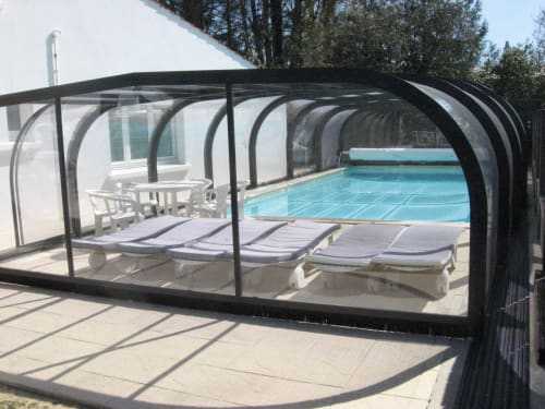 piscine couverte chauffée 5 m X 10 m abris haut coulissant 14 m  gîte les Dunes Saint-Jean-de-Monts