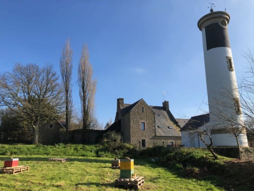 Sous Le Phare - Louannec - réservez vos vacances Côte de Granit Rose - Gîte de charme - literie haut de gamme - manoir renové- vacances en famille