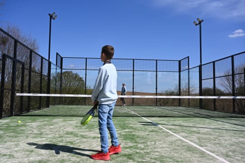 location maison bourgogne Yonne famille padel enfants piscine grand groupe cousinade 15 personnes
