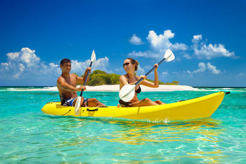 Polynésie Tahiti Bora Bora French Polynesia lagoon lagon hotel avec plage restaurant beach bar spa canoe