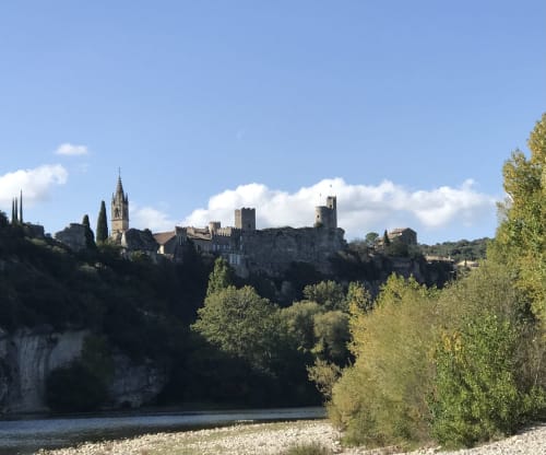 Gorges de l'Ardèche Canoë La Sarrasine Gîtes de Vacances,  Le Comptoir des Sarrasins,  Restaurant, Café, Produits du Terroir Aiguèze